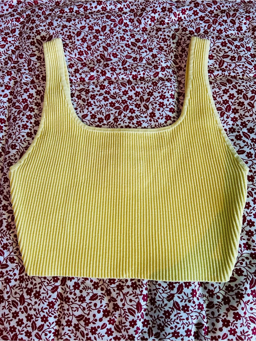 Aritzia crop top 💛